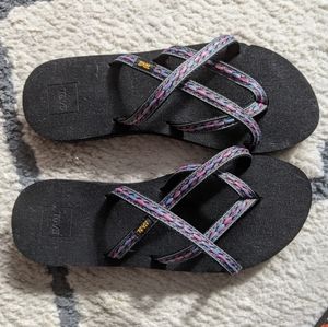 Teva Olowahu Sandals 10 NWOT